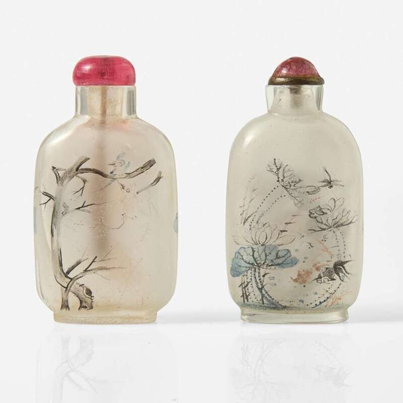 中国 鼻煙壷 硝子色絵 二件 木製 まとめて Two inside-painted snuff bottles 玻璃內畫鼻煙壺兩件Inscribed