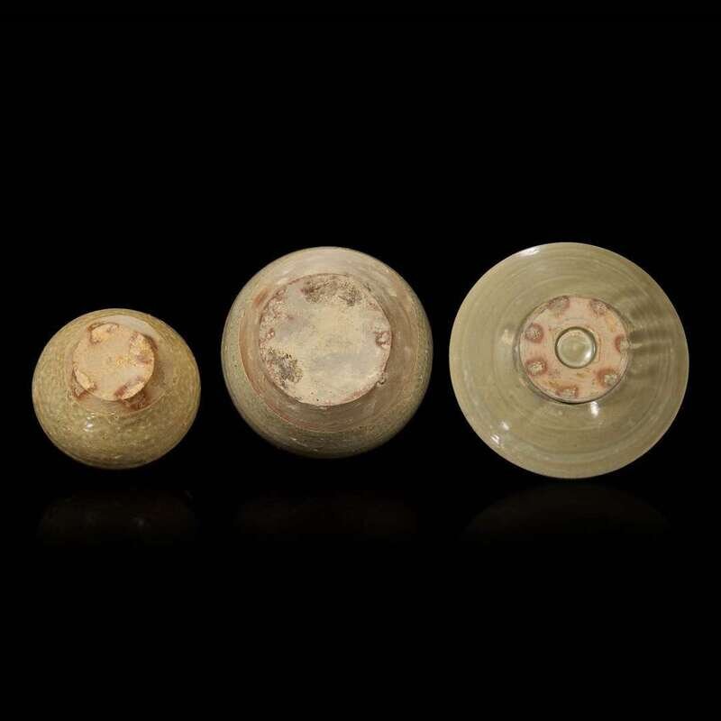 Two Chinese Yue celadon-glazed stoneware jars and a bowl 越窑青釉