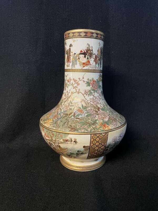 A finely-decorated Satsuma-type vase, Okamoto Ryozan 日本