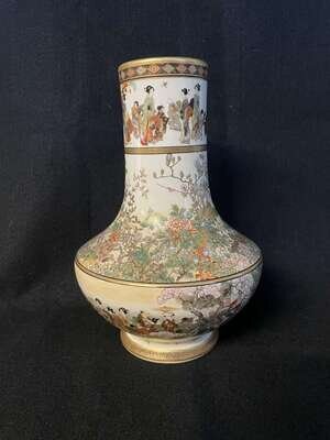 A finely-decorated Satsuma-type vase, Okamoto Ryozan 日本萨摩烧