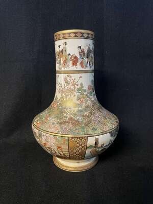 A finely-decorated Satsuma-type vase, Okamoto Ryozan 日本