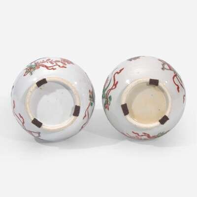 A pair of Chinese famille verte-decorated porcelain triple-gourd