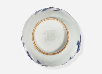 コレクター収集　ベトナム南部　青緑釉浮文　水注　17～18世紀 A small Chinese underglaze blue and red vase, 18th/ early