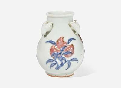 コレクター収集　ベトナム南部　青緑釉浮文　水注　17～18世紀 A small Chinese underglaze blue and red vase, 18th/ early