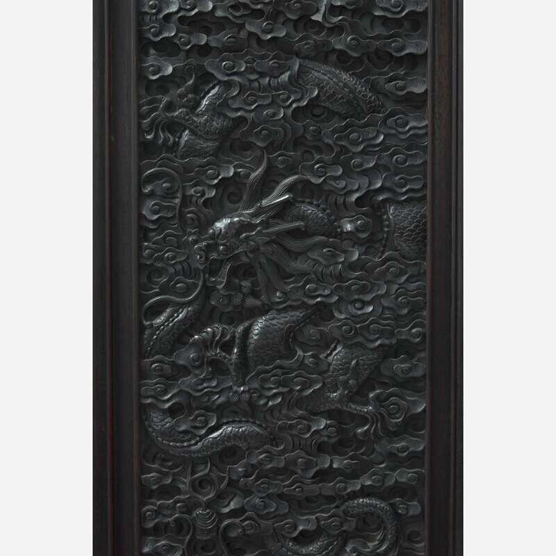 杨龙石 作（王維翰印） 尺寸：8.3 cm x2.7 cmx2.7 cm 杨龙石 作（王維