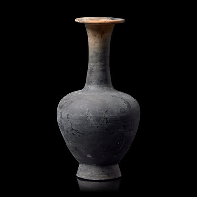 出M7434★ 陶藝 唐九郎 定価65000円 A Chinese Burnished Blackware Vase, Tang Dynasty 唐 黑陶長頸