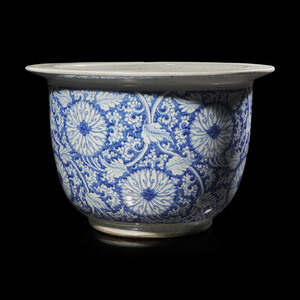 中国　清時代　青華纏枝蓮紋巻缸　木箱入　送料込み0817 A Large Blue and White Porcelain 'Lotus Scroll' Jardiniere, 18th