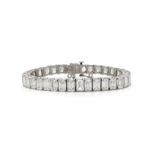 EMERALD CUT DIAMOND LINE BRACELET 